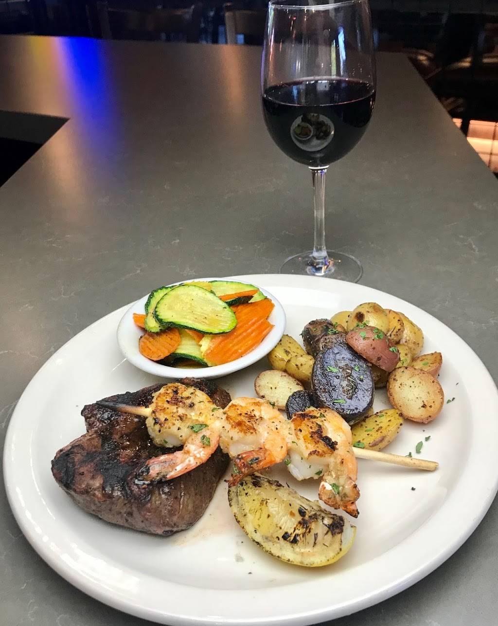 Crown Hill Broiler | restaurant | 8037 15th Ave NW, Seattle, WA 98117, USA | 2067813344 OR +1 206-781-3344