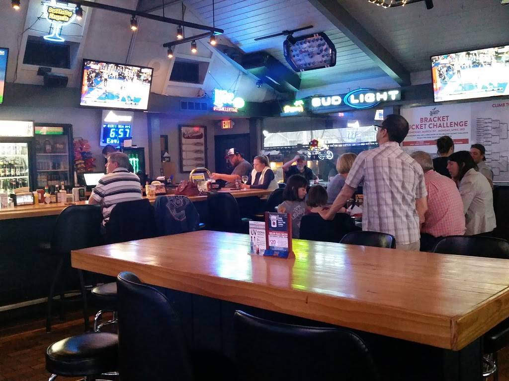 Silver Eagle Bar & Grill | restaurant | 5805 Monona Dr, Monona, WI 53716, USA | 6082222843 OR +1 608-222-2843