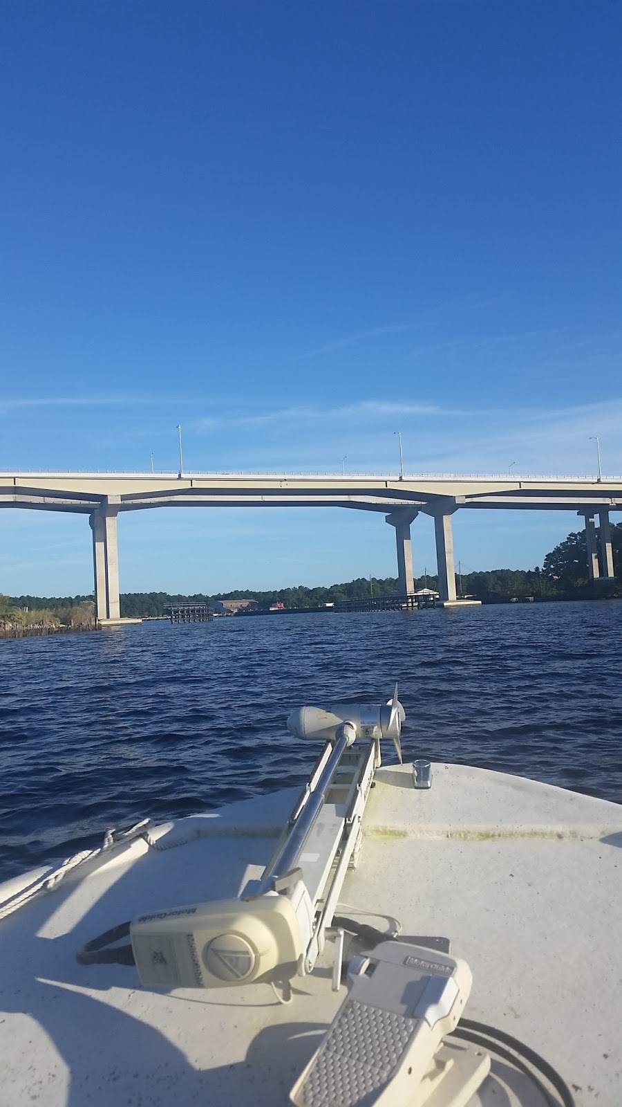 Top Rack Marina | restaurant | 5532 Bainbridge Point, Chesapeake, VA 23320, USA | 7572273041 OR +1 757-227-3041