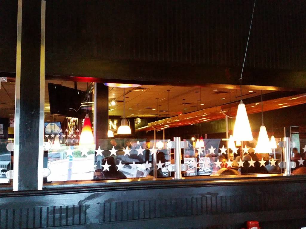 TGI Fridays | restaurant | 5204 Sunrise Hwy, Massapequa Park, NY 11762, USA | 5167974687 OR +1 516-797-4687