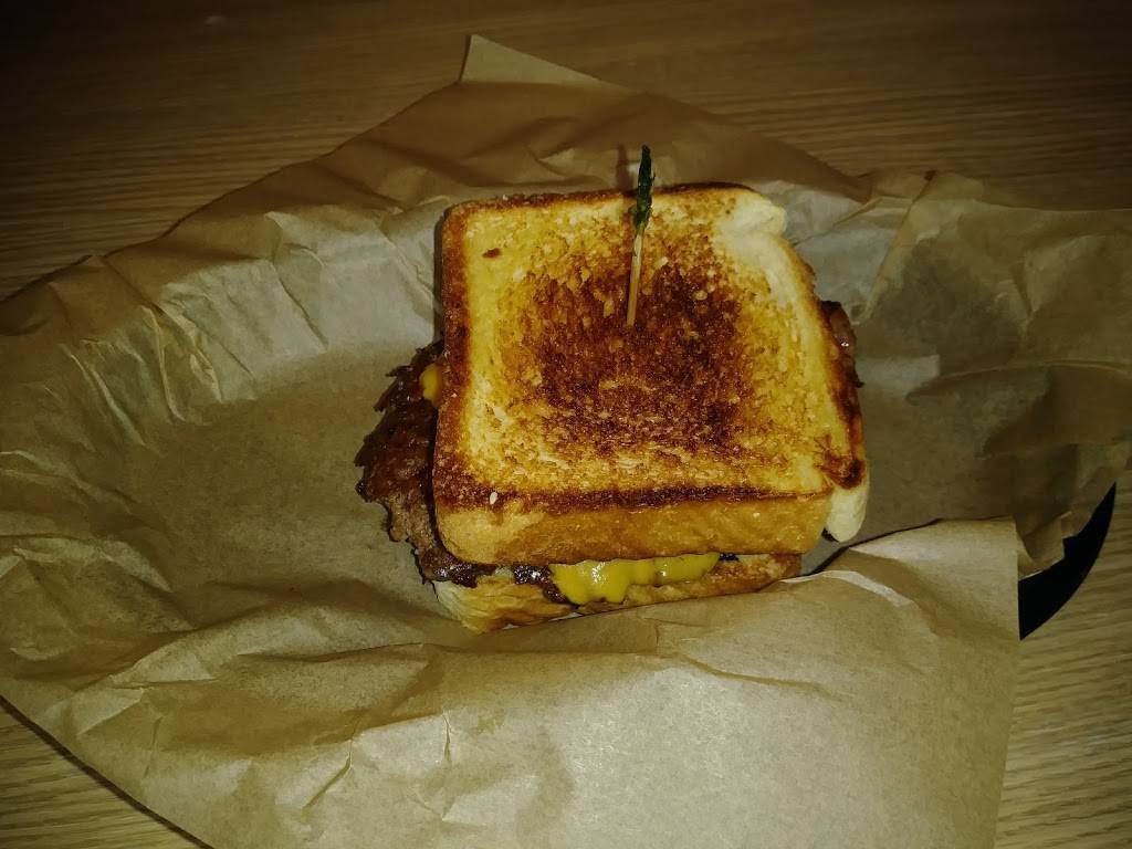 LA Burger | restaurant | 5800 N Tarrant Pkwy #110, Fort Worth, TX 76244, USA | 8175762898 OR +1 817-576-2898