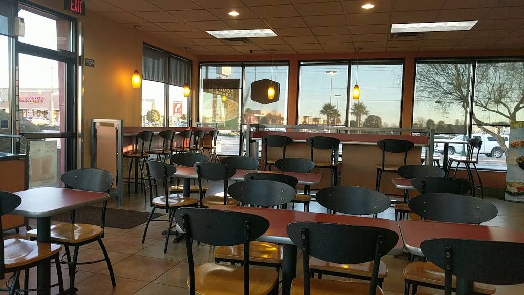 Jack in the Box | restaurant | 12207 Montwood Dr, El Paso, TX 79938, USA | 9158560736 OR +1 915-856-0736