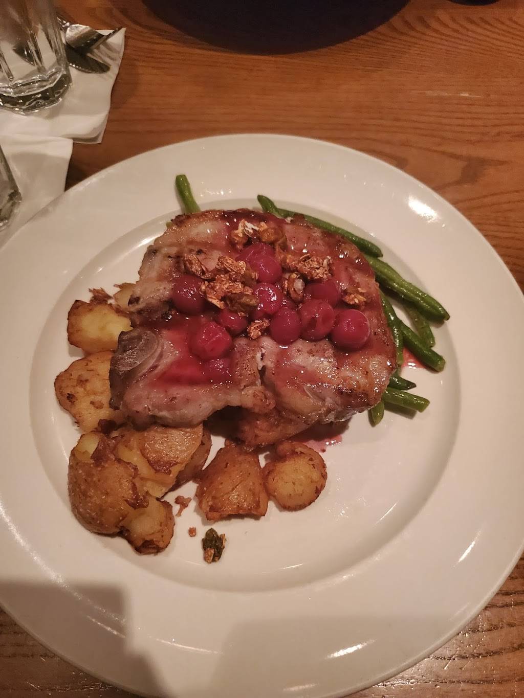 Tavern at Mission Farms | restaurant | 10681 Mission Rd, Leawood, KS 66206, USA | 9132136588 OR +1 913-213-6588