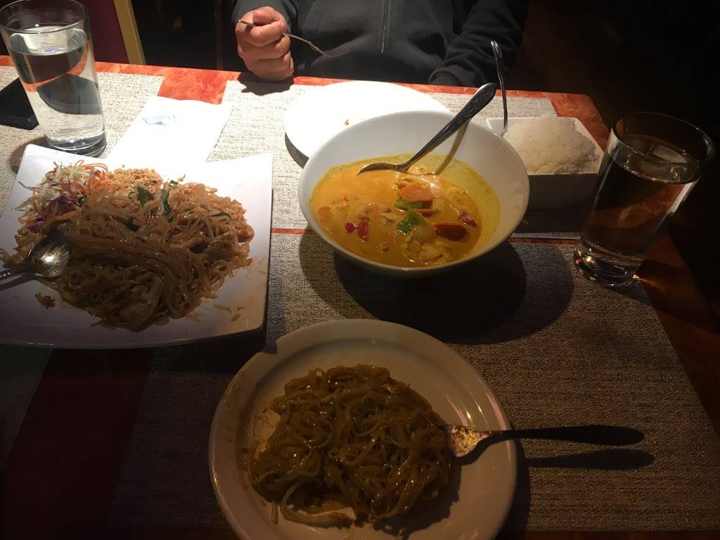 Iyara Thai Cuisine | restaurant | 16421 Cleveland St, Redmond, WA 98052, USA | 4258853043 OR +1 425-885-3043