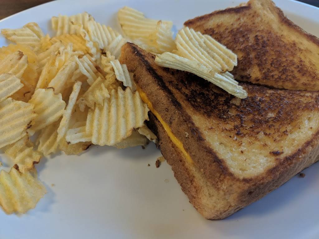 Moms Country Kitchen | restaurant | 470 S Commerce Ave # B, Front Royal, VA 22630, USA | 5406367441 OR +1 540-636-7441