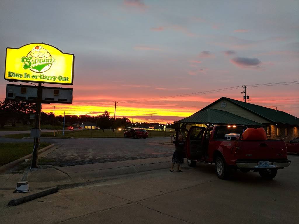 Sundaes Fast Food | restaurant | 117 Hwy RB, Stockton, MO 65785, USA | 4172764929 OR +1 417-276-4929