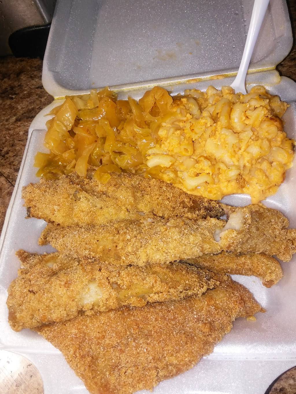 Carolyns Soul Food | restaurant | 76 Orient Ave, Jersey City, NJ 07305, USA | 2013330034 OR +1 201-333-0034