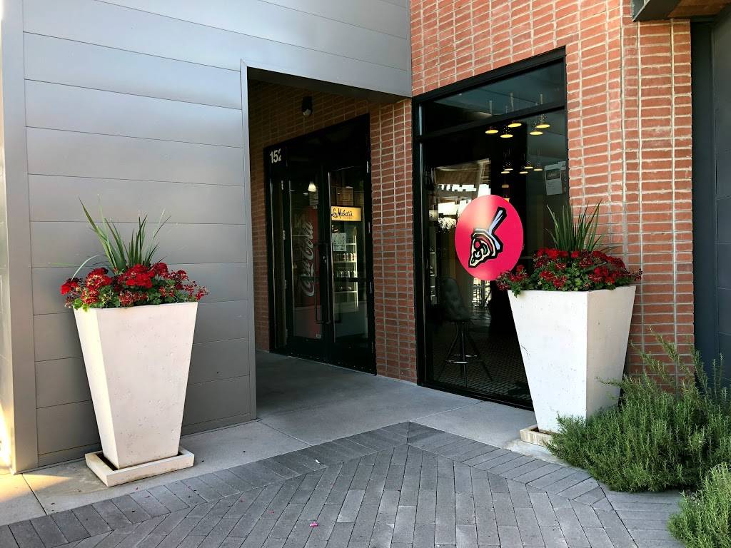 Lou Malnatis Pizzeria | restaurant | Uptown Plaza, 100 E Camelback Rd, Phoenix, AZ 85012, USA | 6028929998 OR +1 602-892-9998