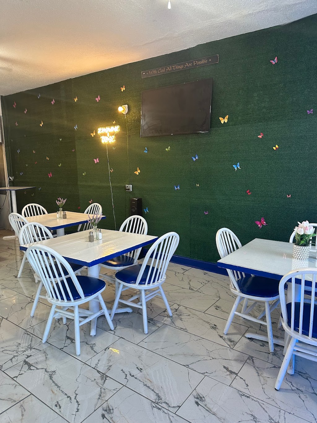 Jeans Wingz And Thingz | restaurant | 275 E E.H.Crump Blvd, Memphis, TN 38126, USA | 9014252021 OR +1 901-425-2021