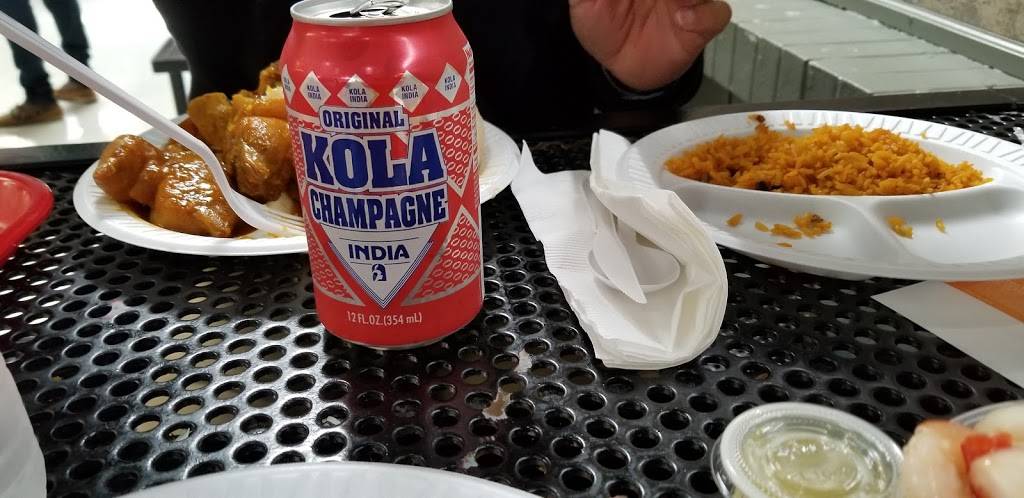 La plaza | restaurant | 704 Park St, Hartford, CT 06106, USA | 8605607677 OR +1 860-560-7677