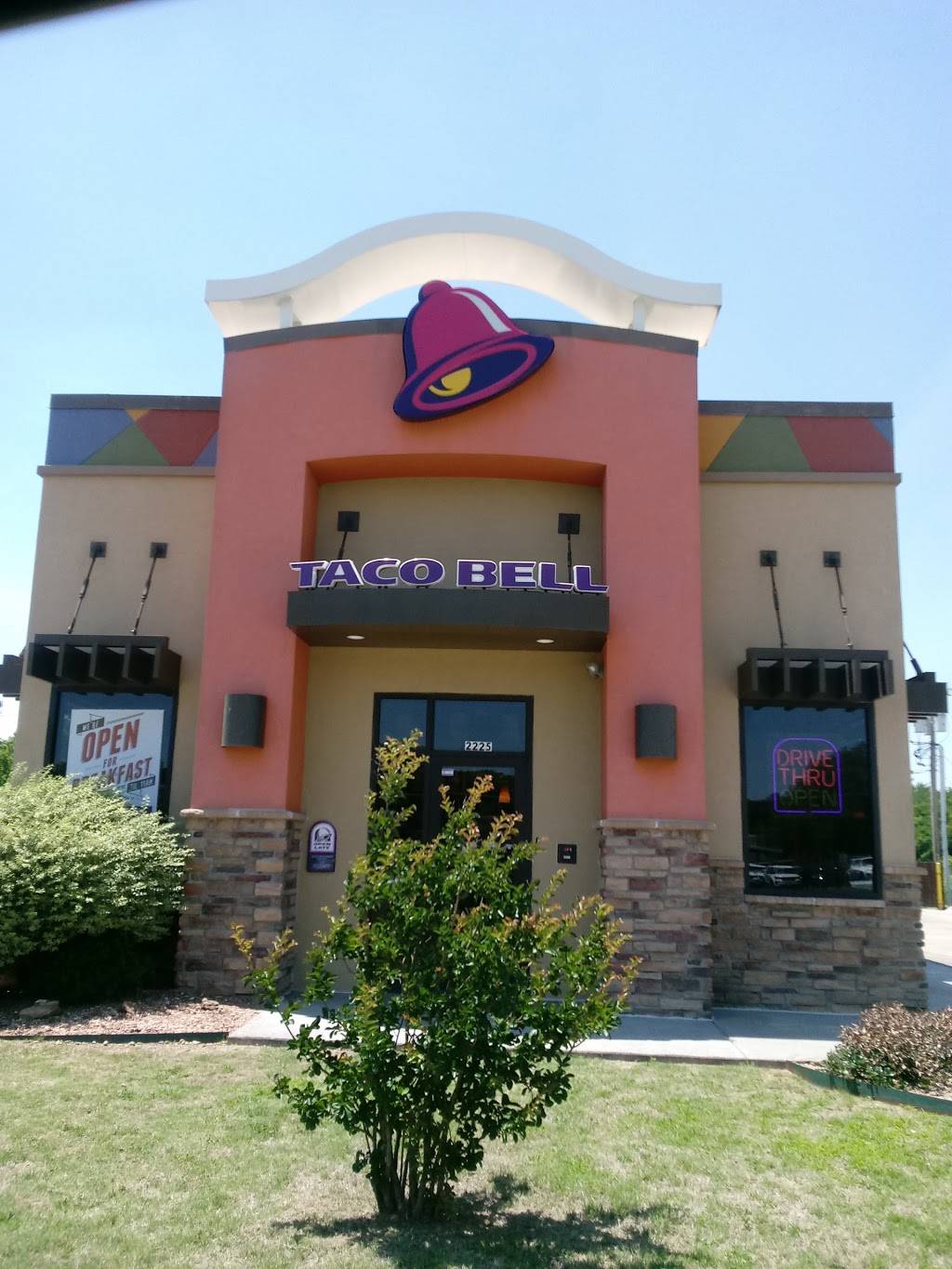 Taco Bell | meal takeaway | 2225 N Milt Phillips Ave, Seminole, OK 74868, USA | 4053828226 OR +1 405-382-8226