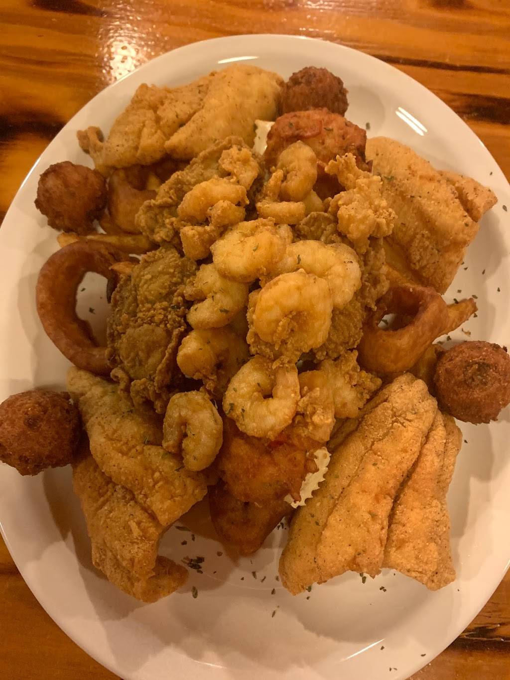 Seals Catfish Cabin | restaurant | 312 McSween Rd, Picayune, MS 39466, USA | 6017992383 OR +1 601-799-2383