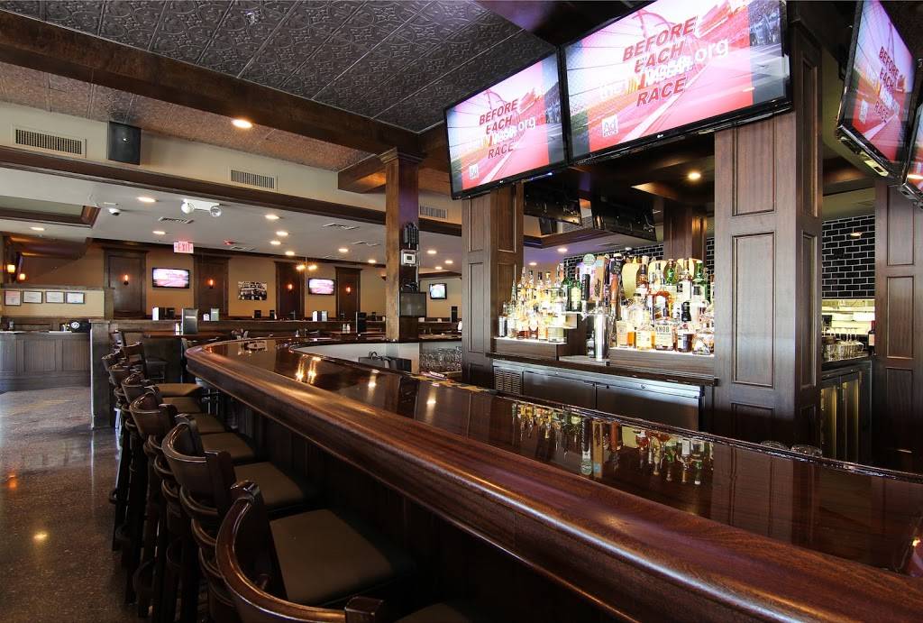 Warrens Ale House | restaurant | 51 Town Square, Wheaton, IL 60189, USA | 6304625126 OR +1 630-462-5126