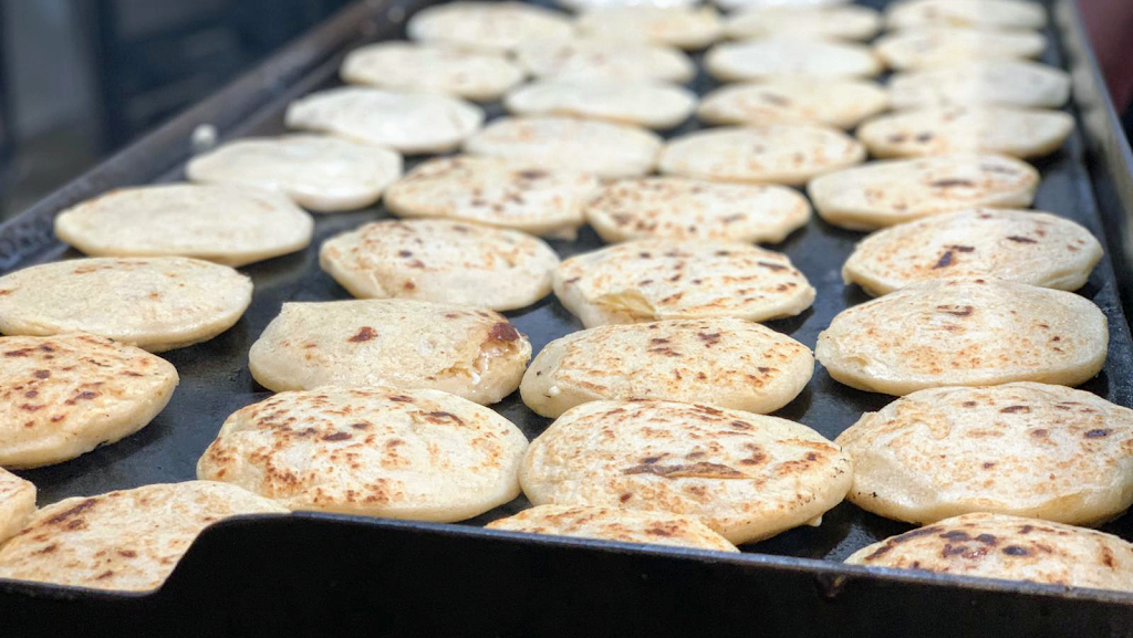 Pupuseria y taqueria El Shaddai | restaurant | 6095 Glenmont Dr, Houston, TX 77081, USA | 8328058539 OR +1 832-805-8539