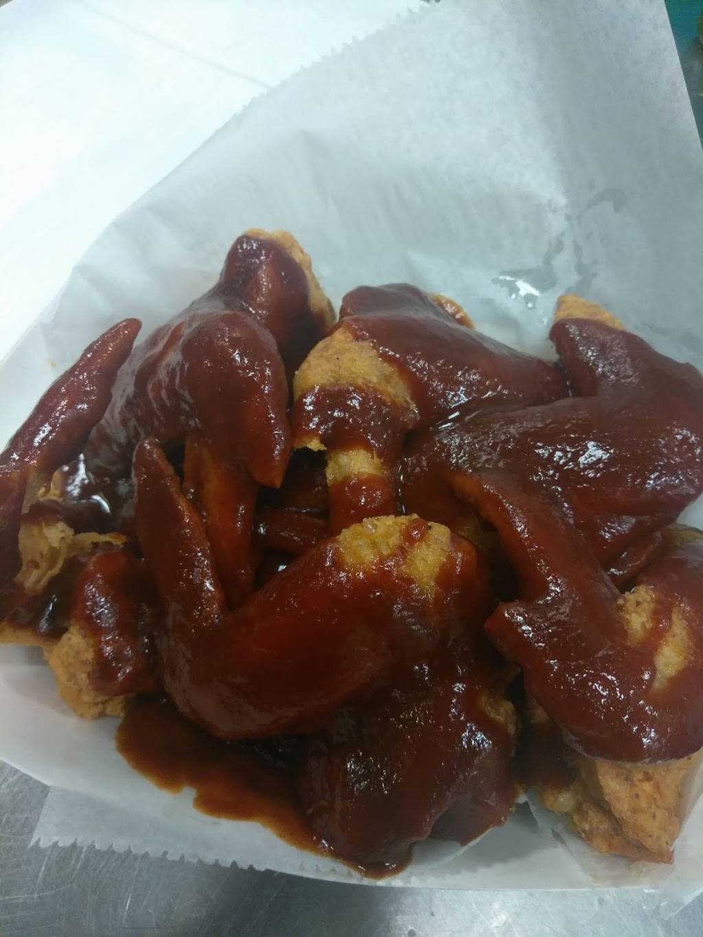 Wingz avenue | restaurant | 6652 S Langley Ave, Chicago, IL 60637, USA | 3125492543 OR +1 312-549-2543