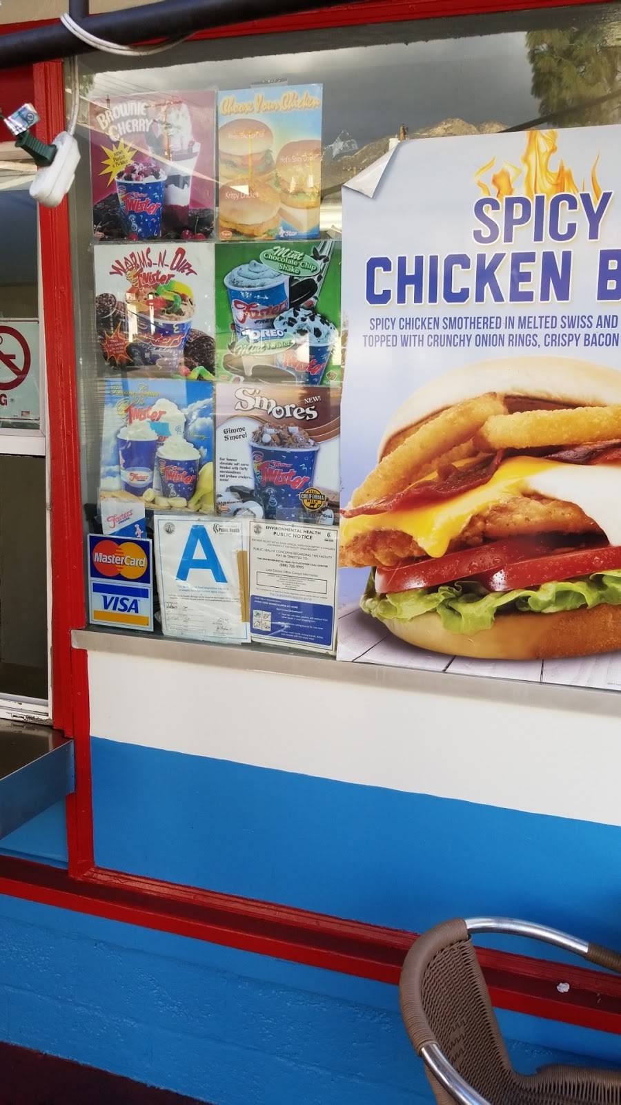 Fosters Freeze | restaurant | 201 S Glenoaks Blvd, Burbank, CA 91502, USA | 8188465906 OR +1 818-846-5906