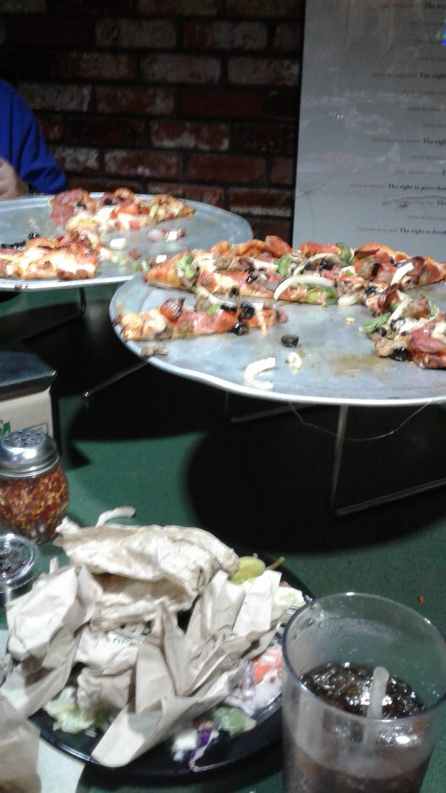 Round Table Pizza | meal delivery | 1160 S Main St, Salinas, CA 93901, USA | 8317577400 OR +1 831-757-7400