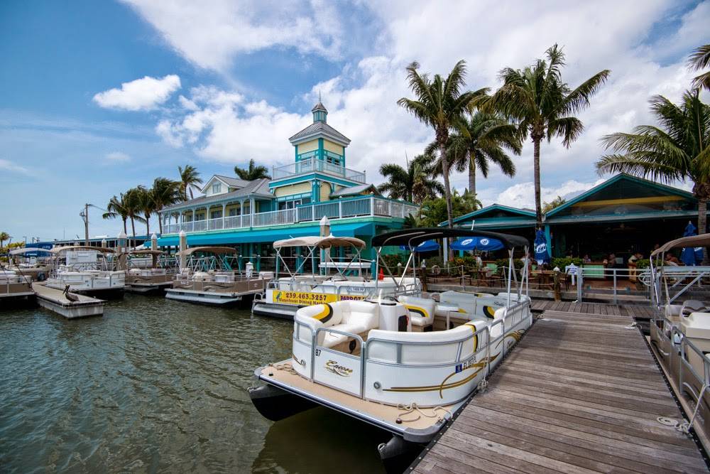 Salty Sams Waterfront Adventures | restaurant | 2500 Main St, Fort Myers Beach, FL 33931, USA | 2394637333 OR +1 239-463-7333