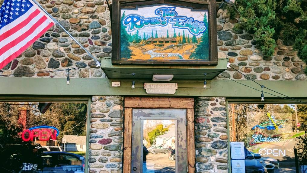 The Rivers Edge | restaurant | 17525 Sonora Rd, Knights Ferry, CA 95361, USA | 2098813466 OR +1 209-881-3466