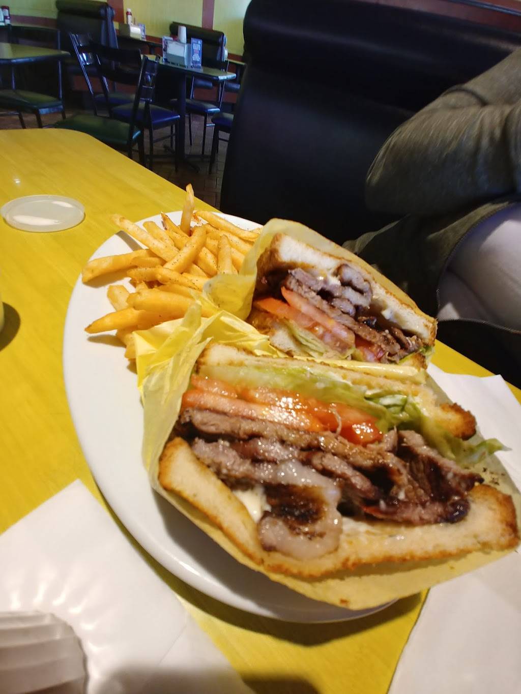 Piggies Restaurant | restaurant | 2800 E Del Amo Blvd, Compton, CA 90221, USA | 3106371164 OR +1 310-637-1164