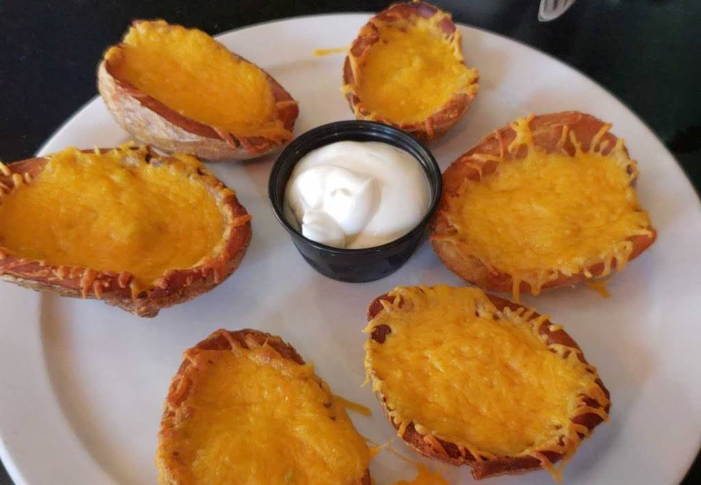 Avenue Tavern Chicago | night club | 2916 N Broadway, Chicago, IL 60657, USA | 7739757000 OR +1 773-975-7000