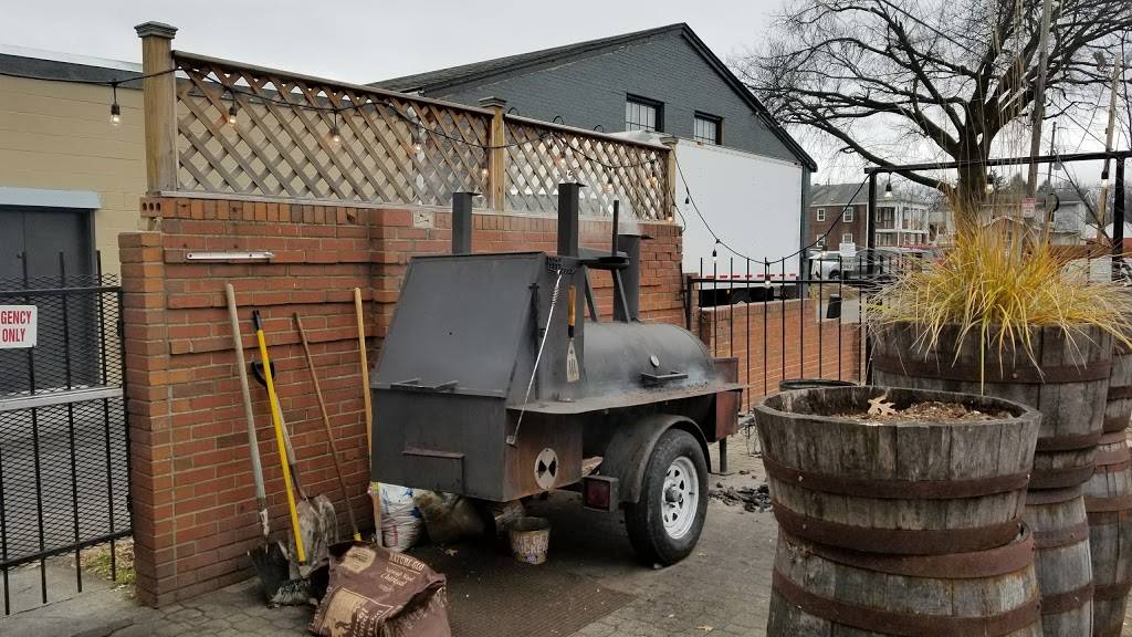 Saints Pizza Pub & SkyBar | restaurant | 131 Breckenridge Ln, St Matthews, KY 40207, USA | 5028918883 OR +1 502-891-8883