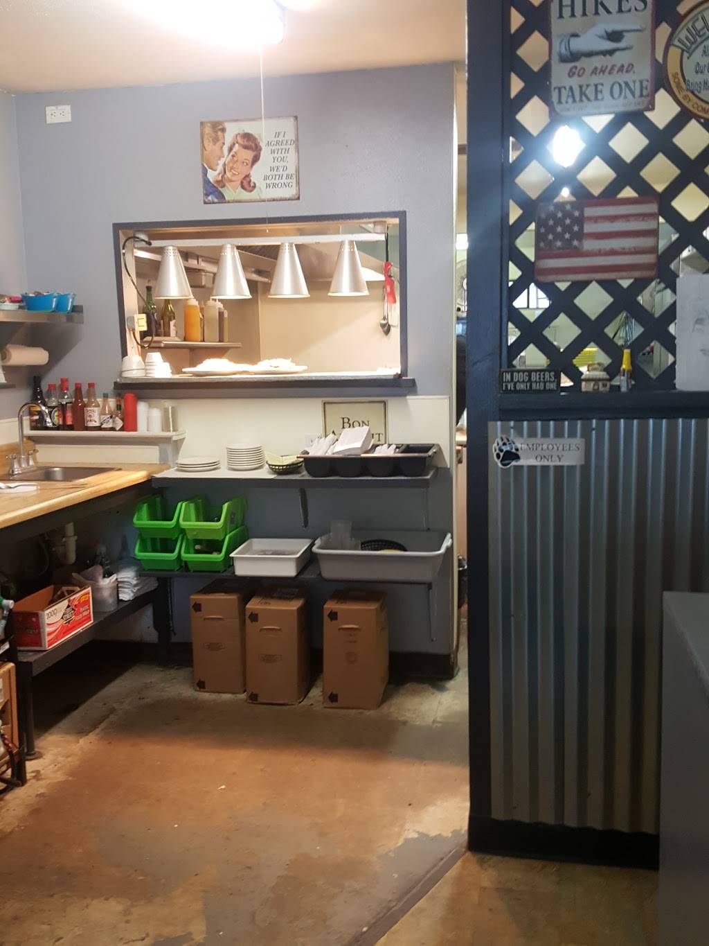 The Grizzlies Den | restaurant | 3125 Triangle Rd, Mariposa, CA 95338, USA | 2097427199 OR +1 209-742-7199