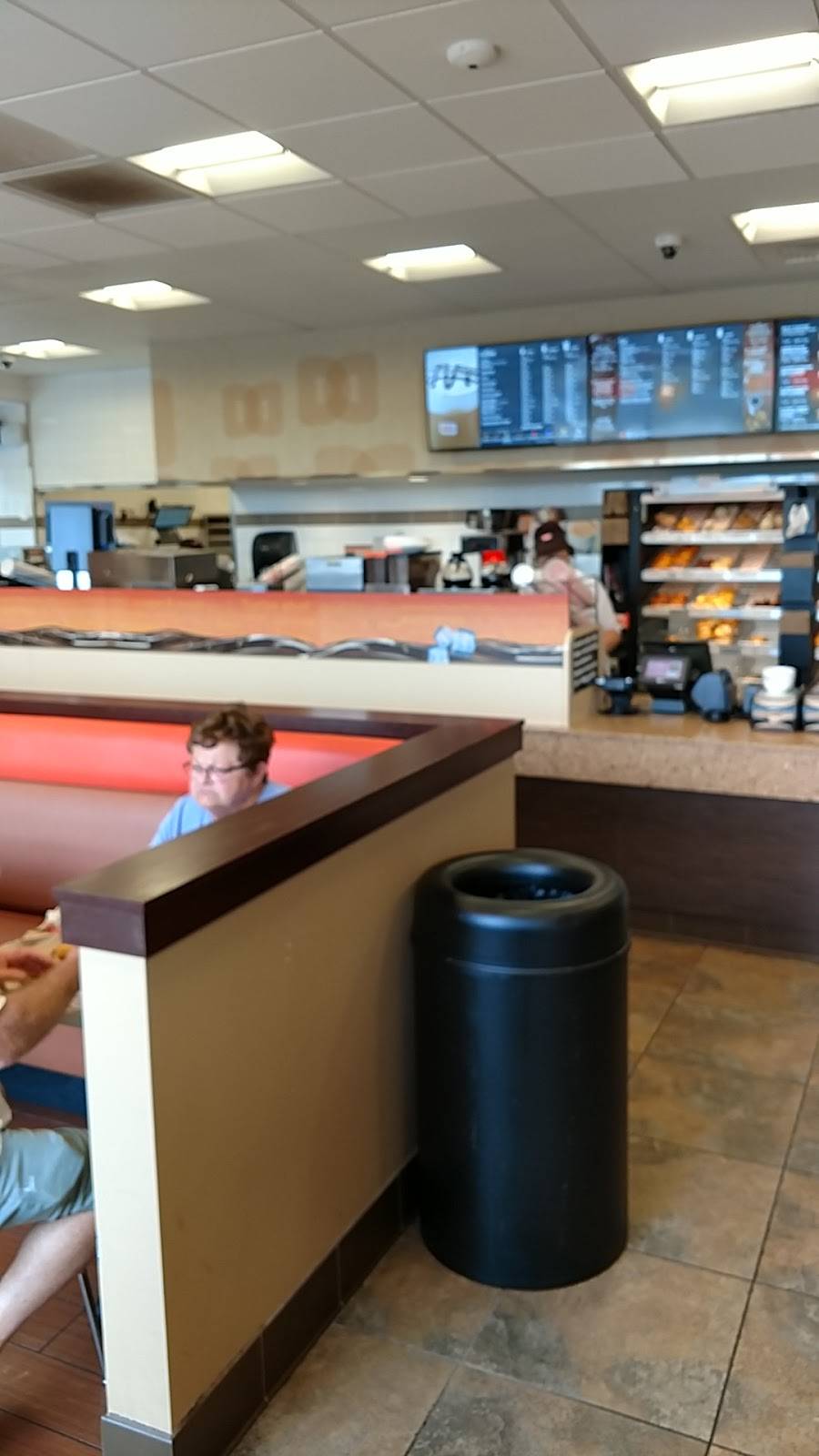 Dunkin | bakery | 825 27th Ave, Vero Beach, FL 32960, USA | 7725647455 OR +1 772-564-7455