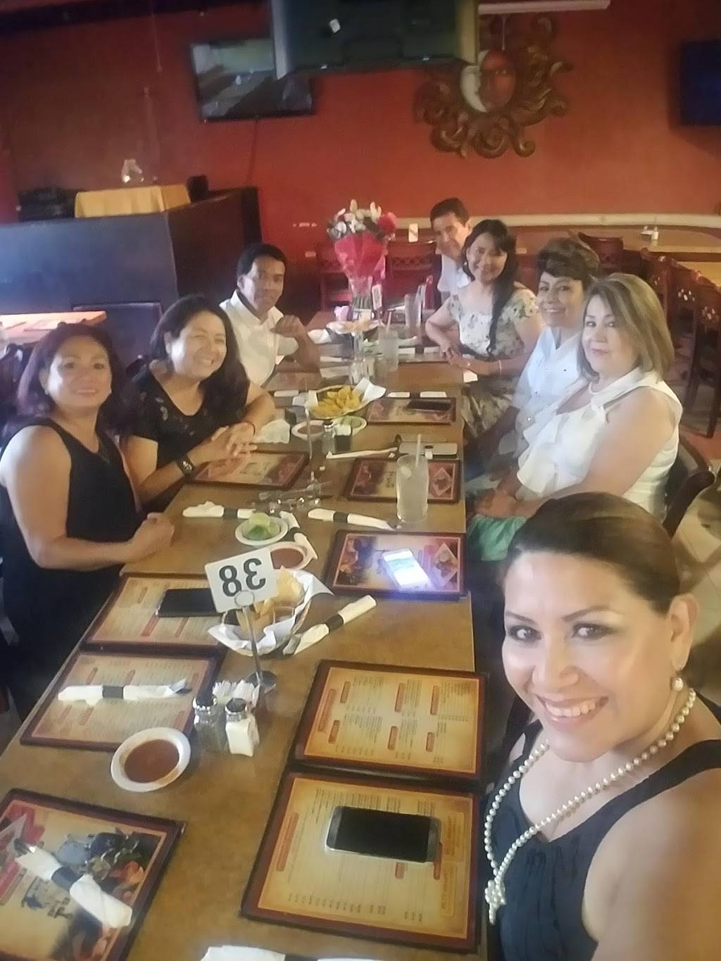 La Perla | restaurant | 10623 Prairie Ave, Inglewood, CA 90303, USA | 3106775277 OR +1 310-677-5277