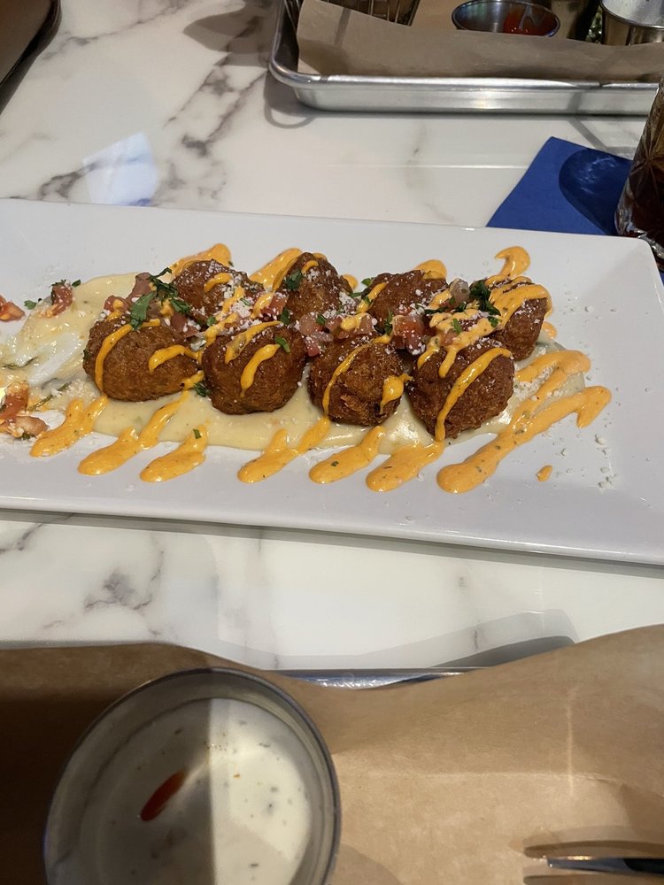 Parlor Bar | restaurant | 14226 Whittier Blvd, Whittier, CA 90605, USA | 5623601945 OR +1 562-360-1945