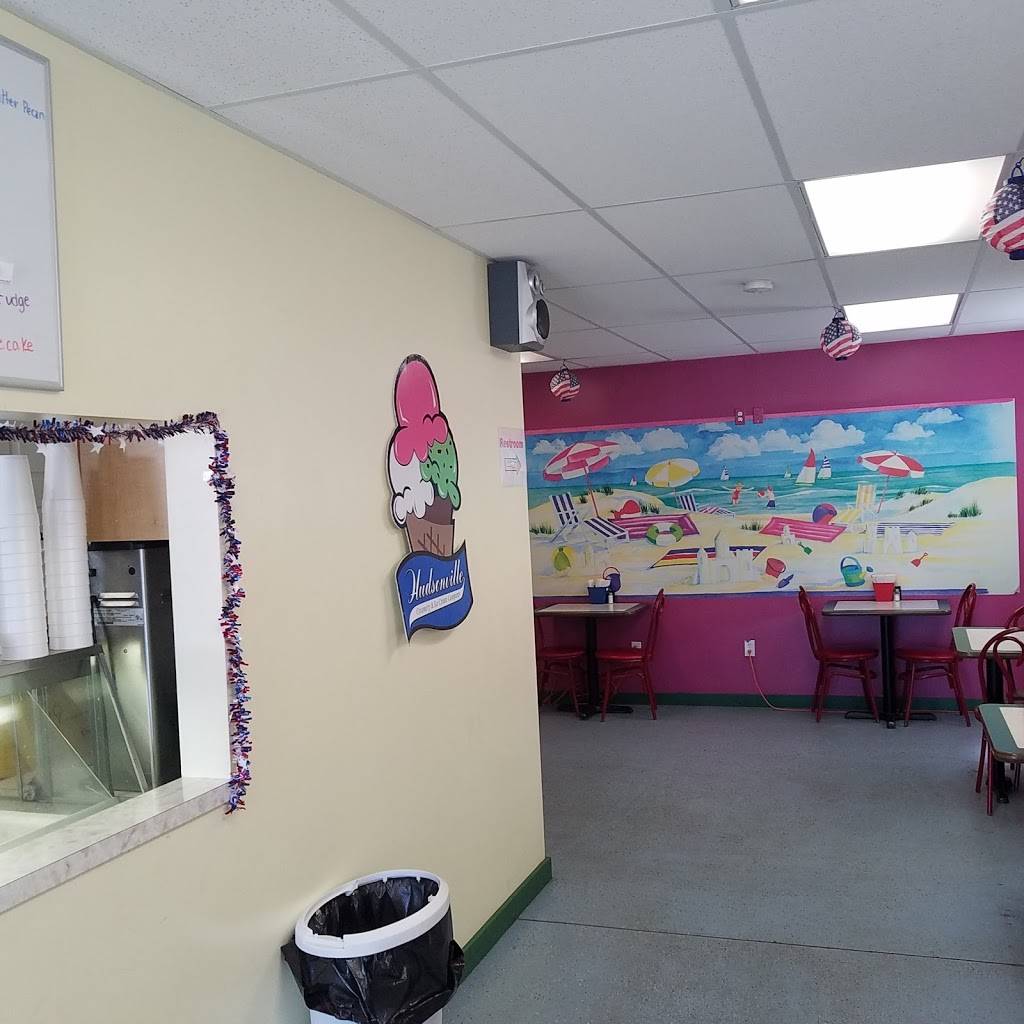 Ikes Ice Cream Shack | restaurant | 119 W Lake St, Crystal, MI 48818, USA | 9895844321 OR +1 989-584-4321