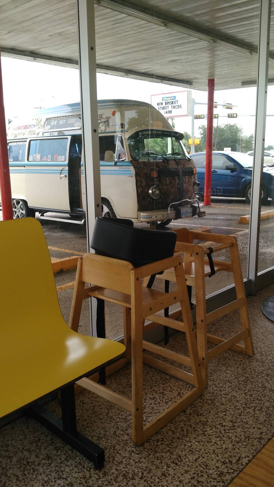 Dairy Queen Store | restaurant | 1069 E Kingsbury St, Seguin, TX 78155, USA | 8303796983 OR +1 830-379-6983