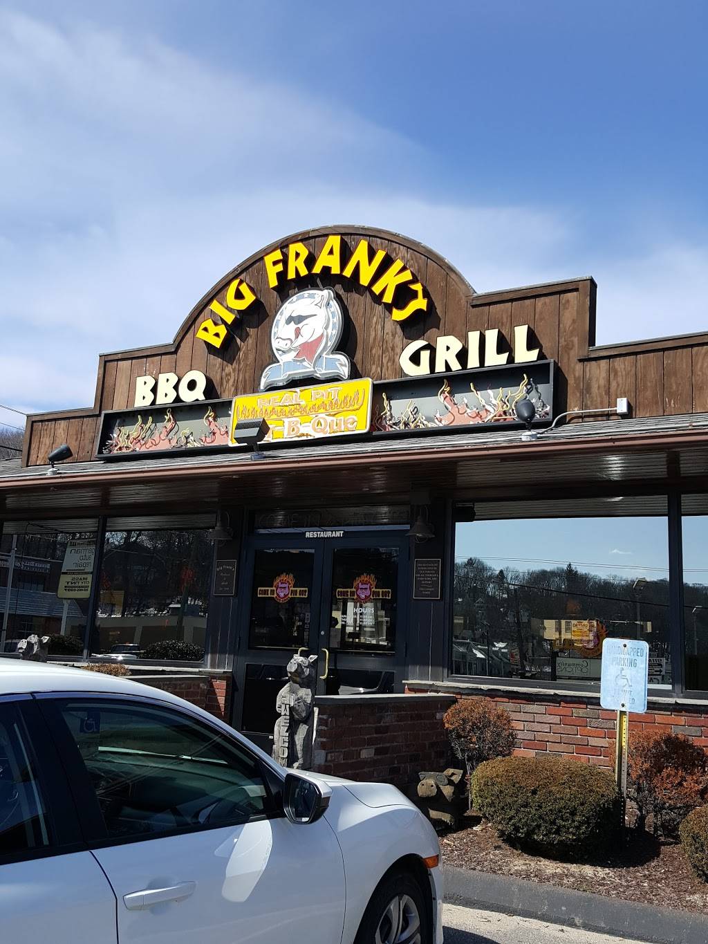 Big Franks BBQ Grill | restaurant | 572 Watertown Ave, Waterbury, CT 06708, USA | 2037537427 OR +1 203-753-7427
