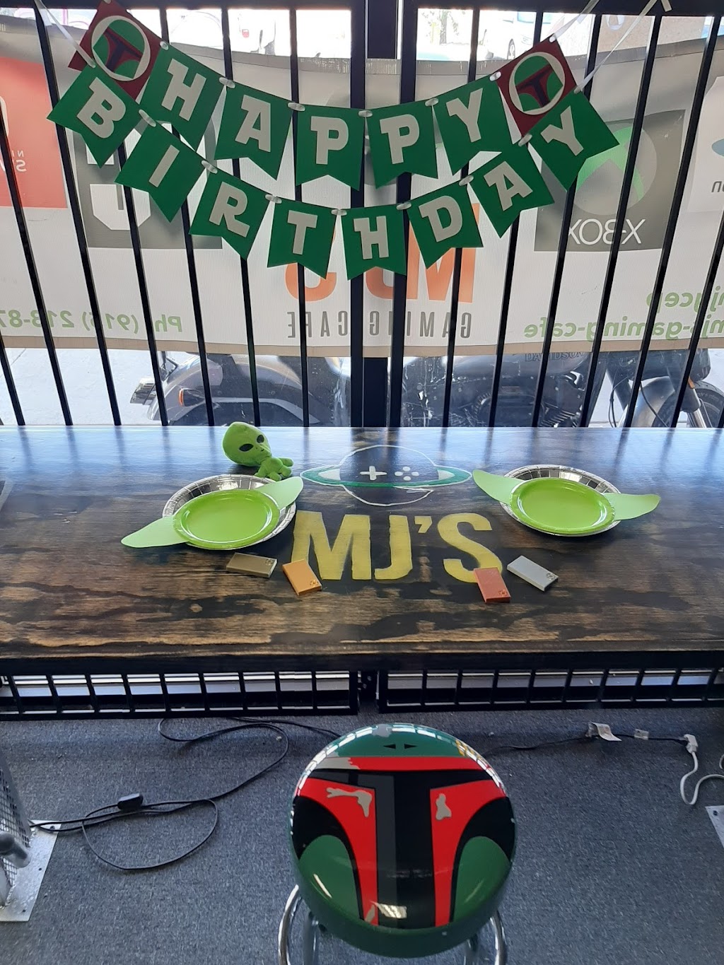 MJs Gaming Cafe | restaurant | 10280 Montana Ave suite e, El Paso, TX 79925, USA | 9152188777 OR +1 915-218-8777