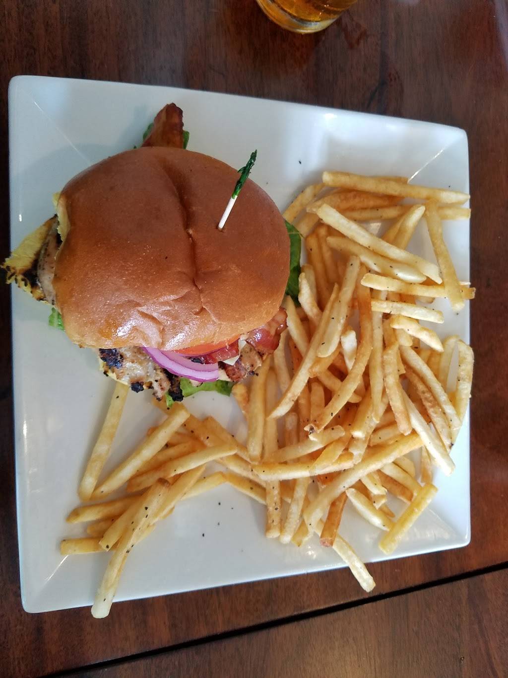 Station Tap | restaurant | 4201 Ferne Blvd, Drexel Hill, PA 19026, USA | 4844693222 OR +1 484-469-3222