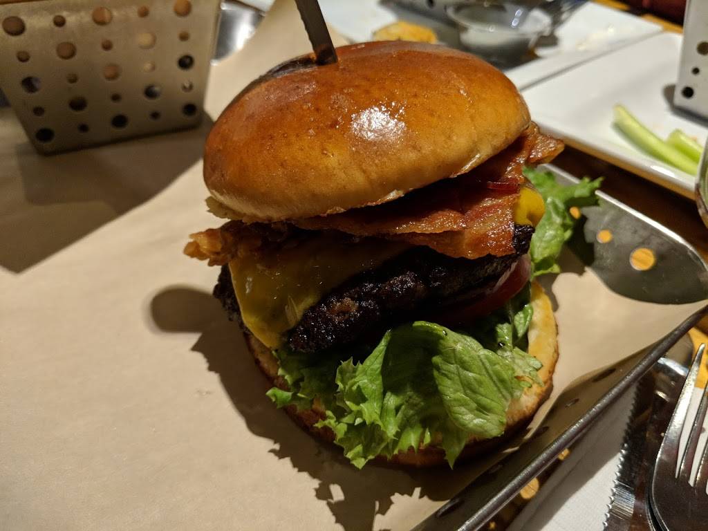 Chilis Grill & Bar | meal takeaway | 3750 Lakeside Village Ct, Lakeland, FL 33803, USA | 8636886210 OR +1 863-688-6210