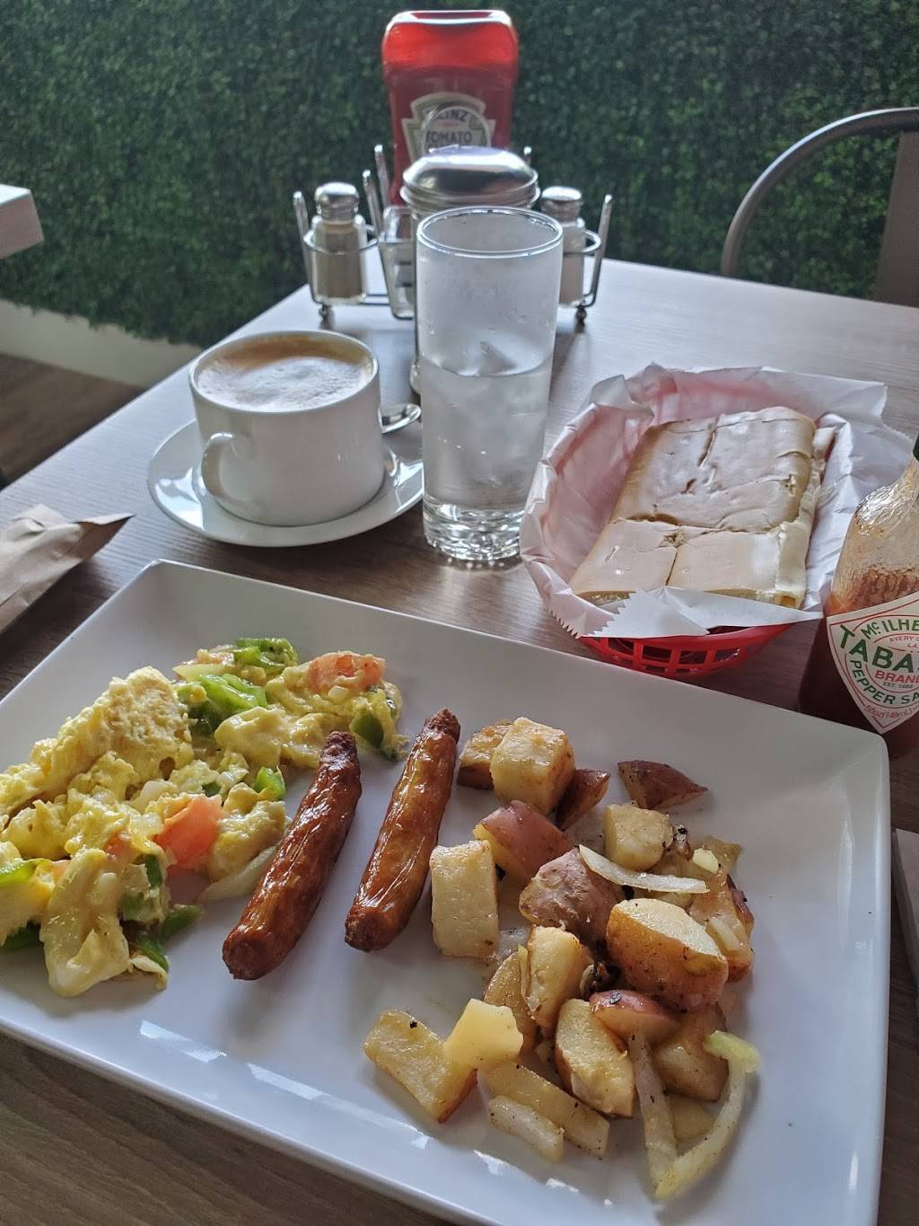 Las Brisas Coffee & Bakery | restaurant | 18190 W Dixie Hwy, Aventura, FL 33160, USA | 3057050725 OR +1 305-705-0725