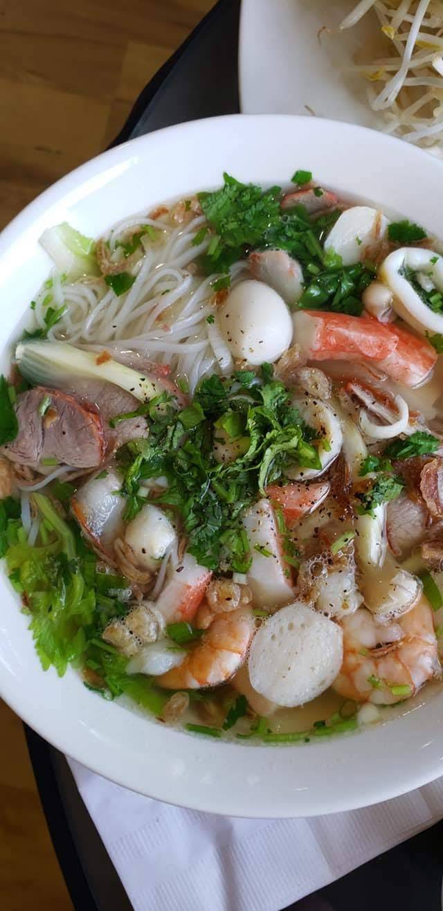 Pho Golden | restaurant | 3004 Pine Ave, Niagara Falls, NY 14301, USA | 7162156151 OR +1 716-215-6151