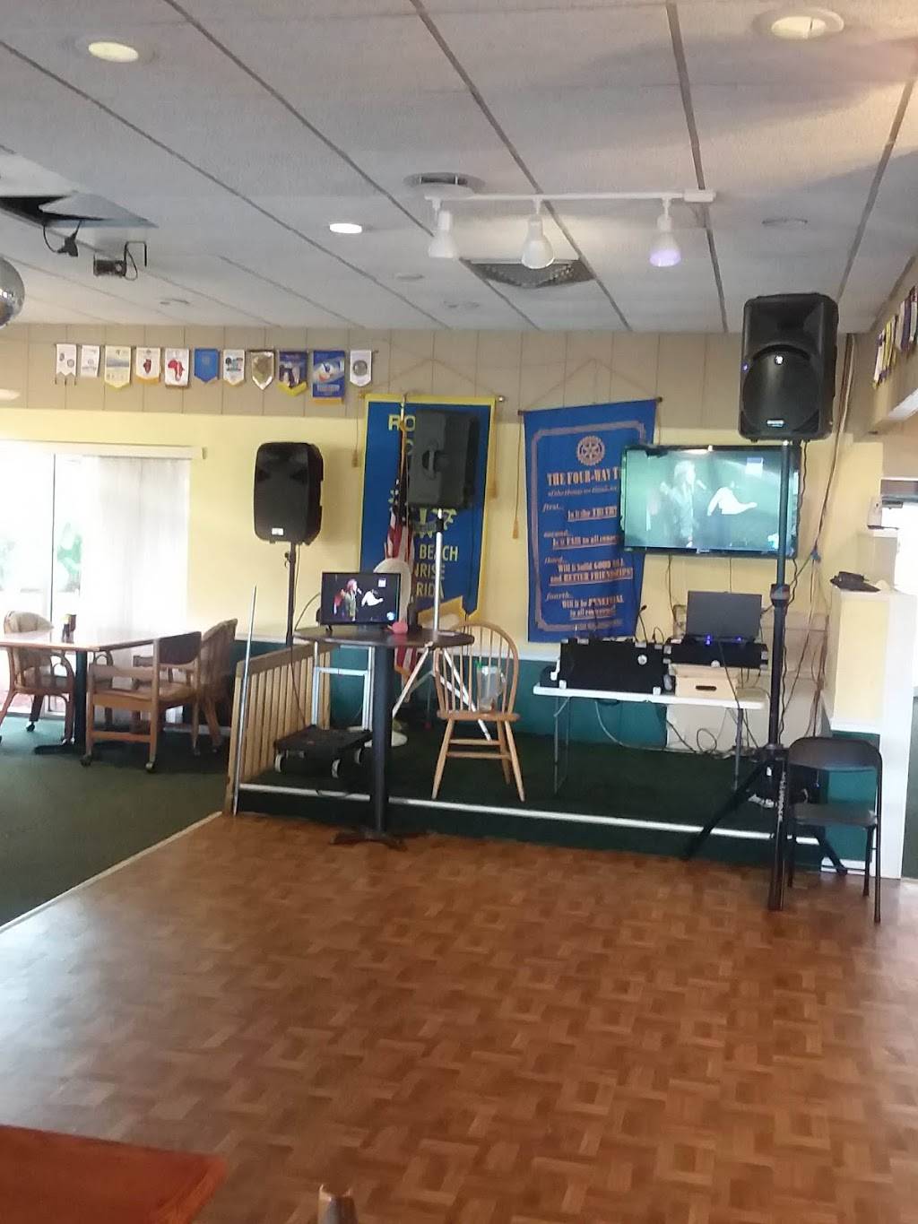 The Grille On The Green | restaurant | 100 Woodland Dr, Vero Beach, FL 32962, USA | 7722265749 OR +1 772-226-5749