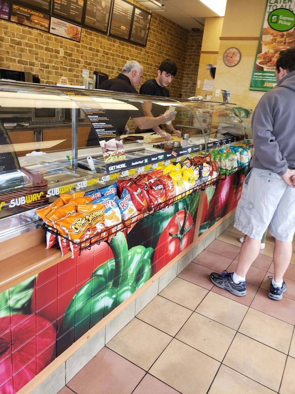 Subway | meal takeaway | 1233 164th St SW #Q, Lynnwood, WA 98087, USA | 4257453033 OR +1 425-745-3033