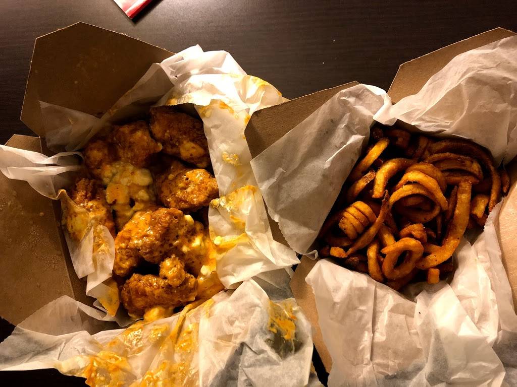 Wicked Wings | restaurant | 1 Market Pl #13, Essex Junction, VT 05452, USA | 8028797111 OR +1 802-879-7111