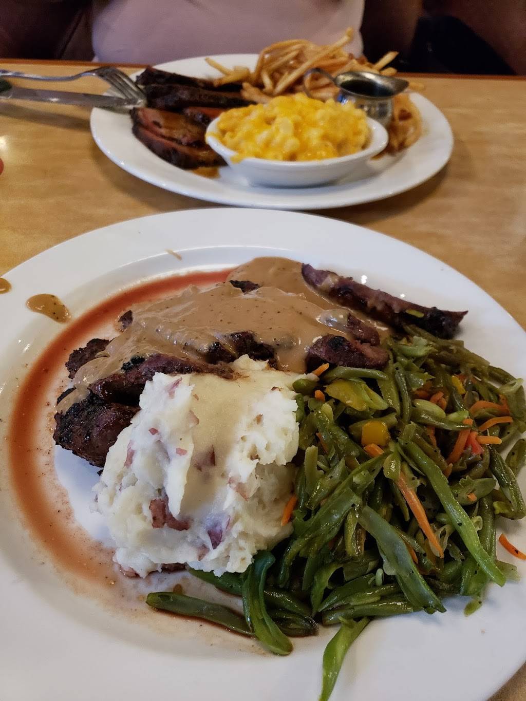 Lucilles Smokehouse Bar-B-Que | restaurant | 1445 Plaza Dr, West Covina, CA 91790, USA | 6263381227 OR +1 626-338-1227