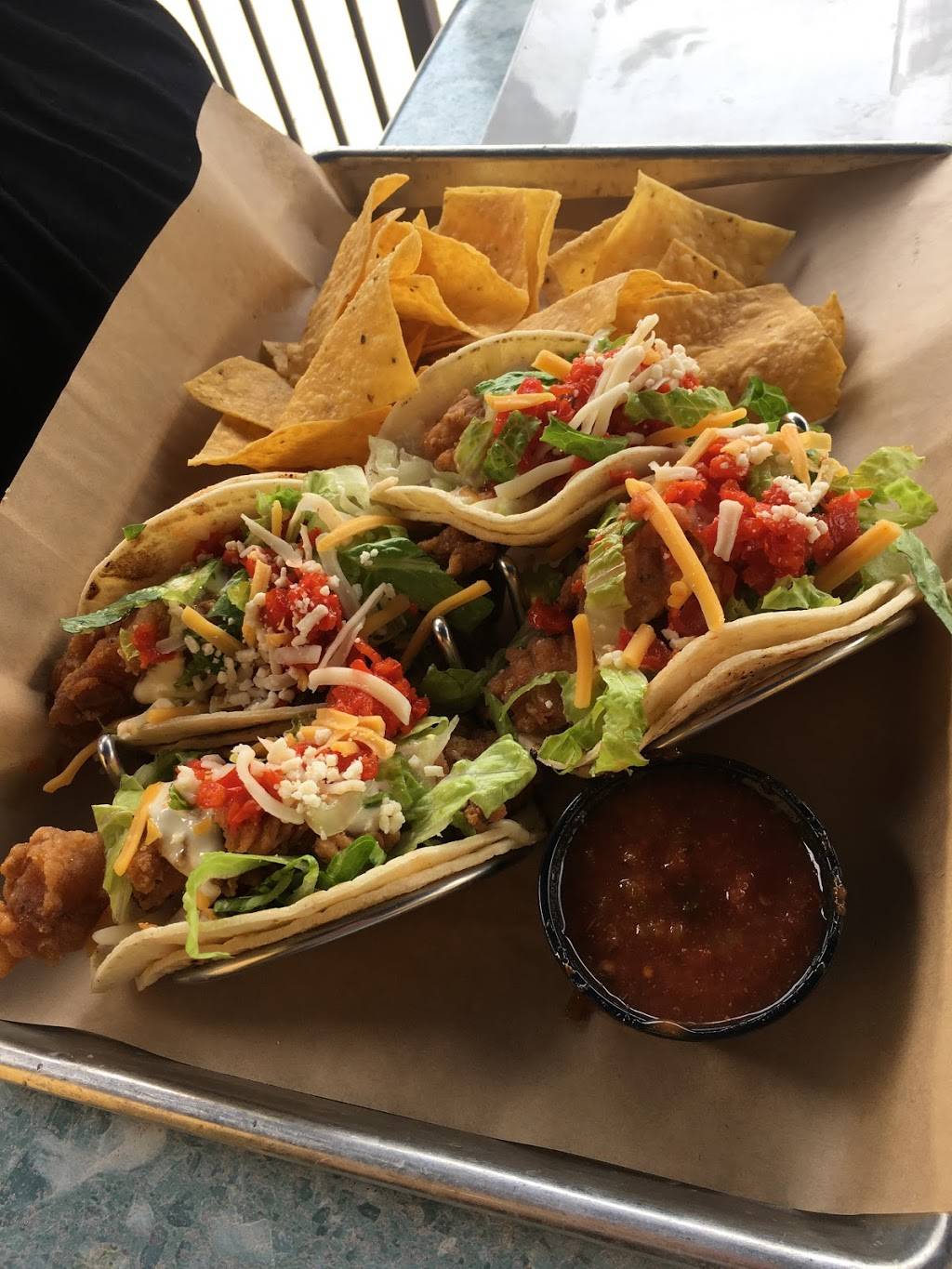 The Brass Tap | restaurant | 2438 Tyrone Blvd N, St. Petersburg, FL 33710, USA | 7273453222 OR +1 727-345-3222