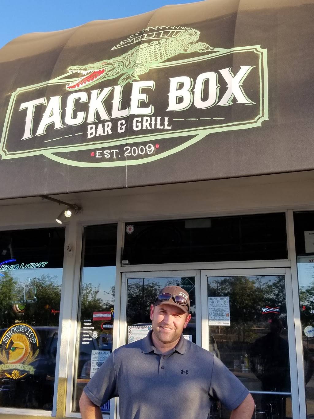 Tackle Box Bar & Grill | restaurant | 379 E Park Ave, Chico, CA 95928, USA | 5303457499 OR +1 530-345-7499