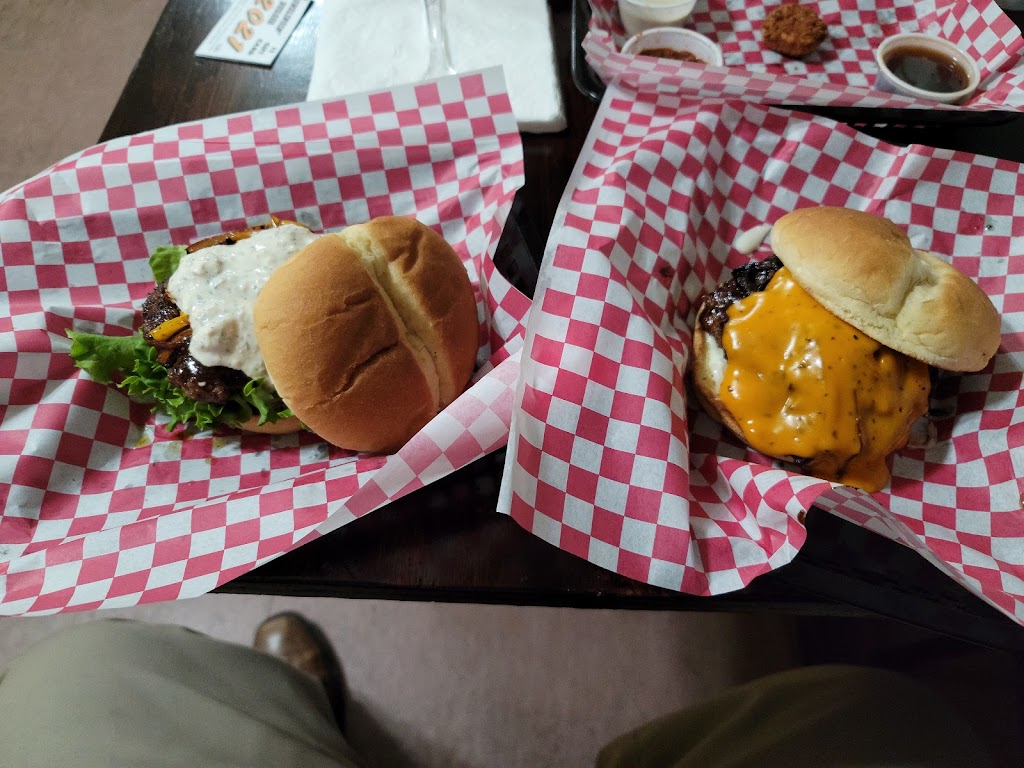The Gunslingin Burger | restaurant | 713 E 4th St, Russellville, AR 72801, USA | 4792193517 OR +1 479-219-3517