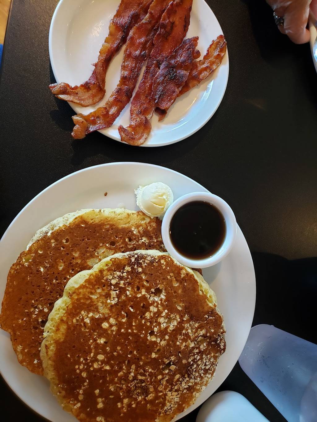 The Roosters Call | restaurant | 6050 Gull Rd, Kalamazoo, MI 49048, USA | 2697751601 OR +1 269-775-1601