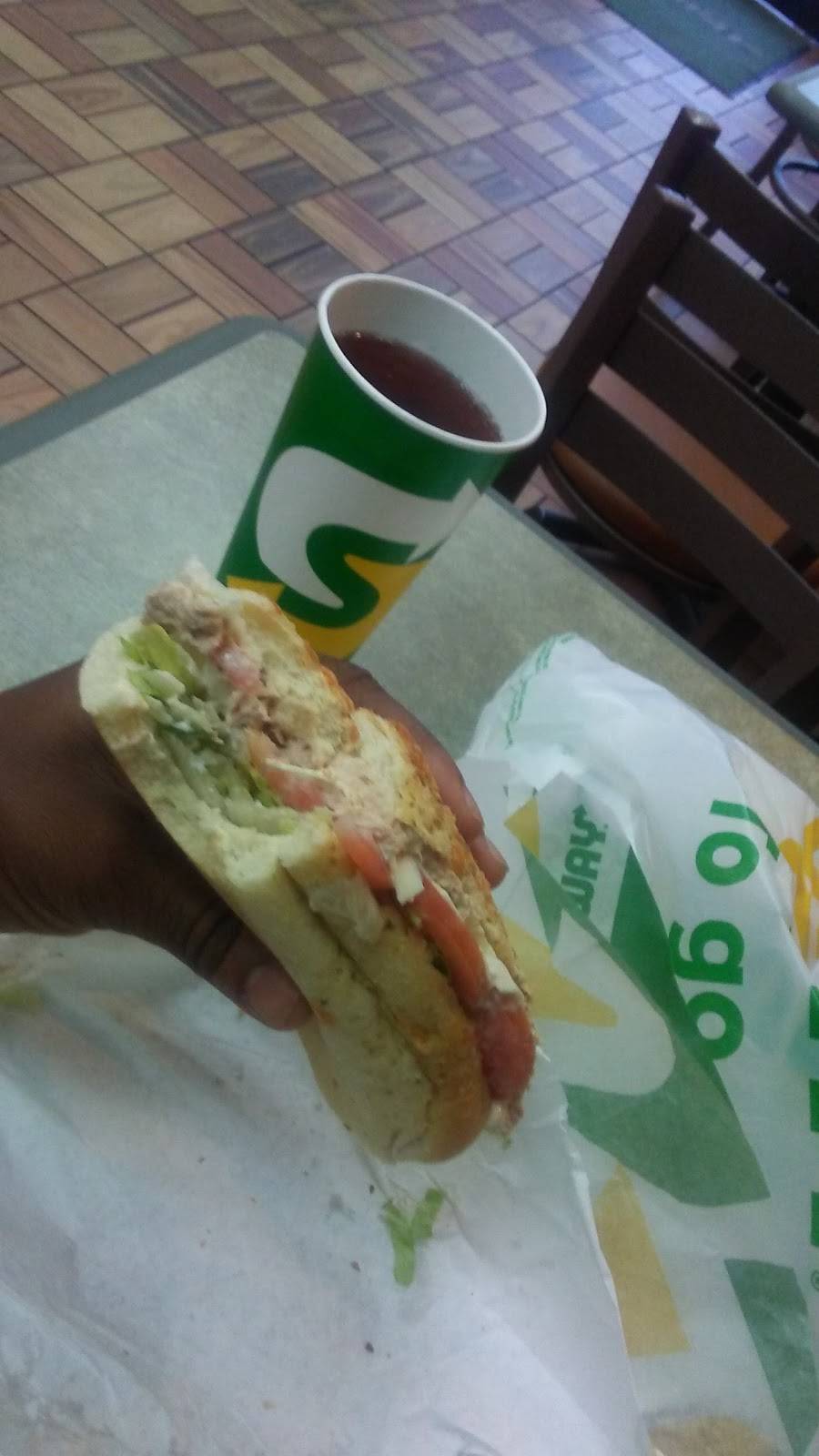 Subway | restaurant | 200 W Westwood Ave, High Point, NC 27262, USA | 3368837441 OR +1 336-883-7441