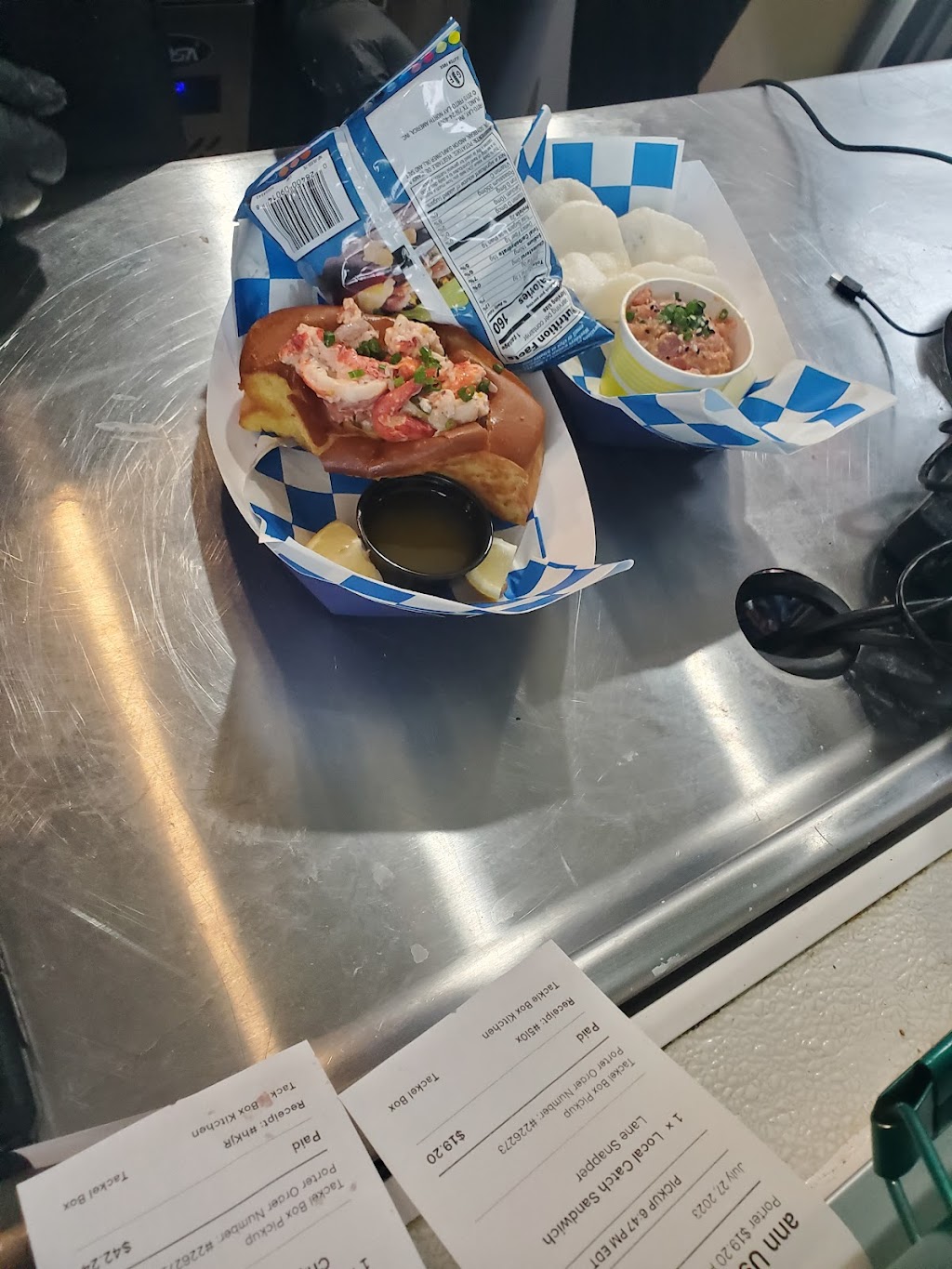 Tackle Box | restaurant | 3415 Pan American Dr, Miami, FL 33133, USA | 3052049916 OR +1 305-204-9916