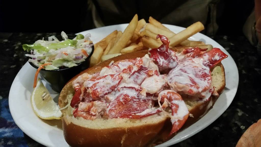 Tommy Doyles at Sidelines | restaurant | 235 E Ashland St, Brockton, MA 02302, USA | 5085875511 OR +1 508-587-5511