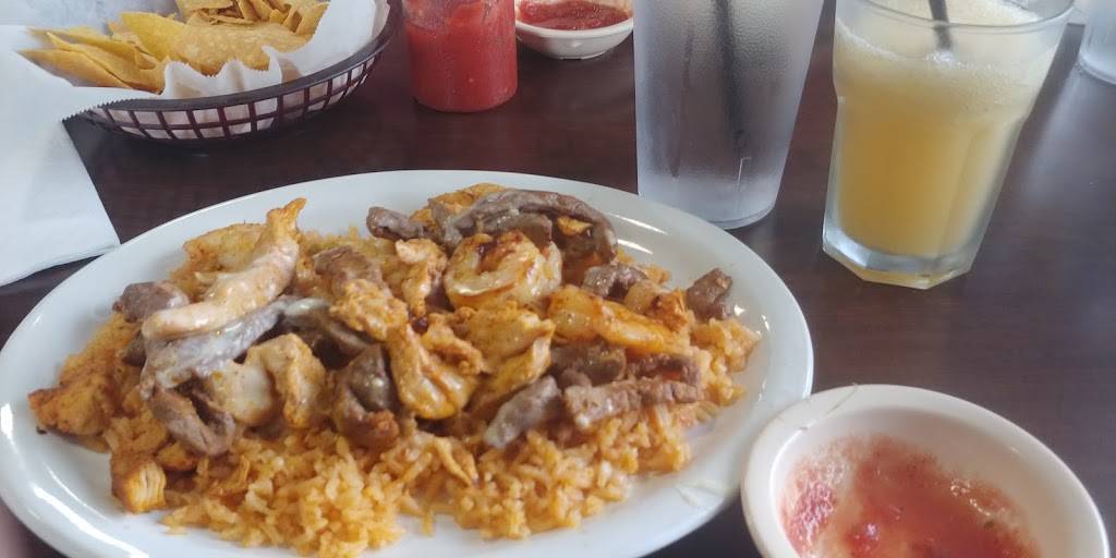 Pepes Bar and Grill | restaurant | 102 N Main St, Tennille, GA 31089, USA | 4784128149 OR +1 478-412-8149